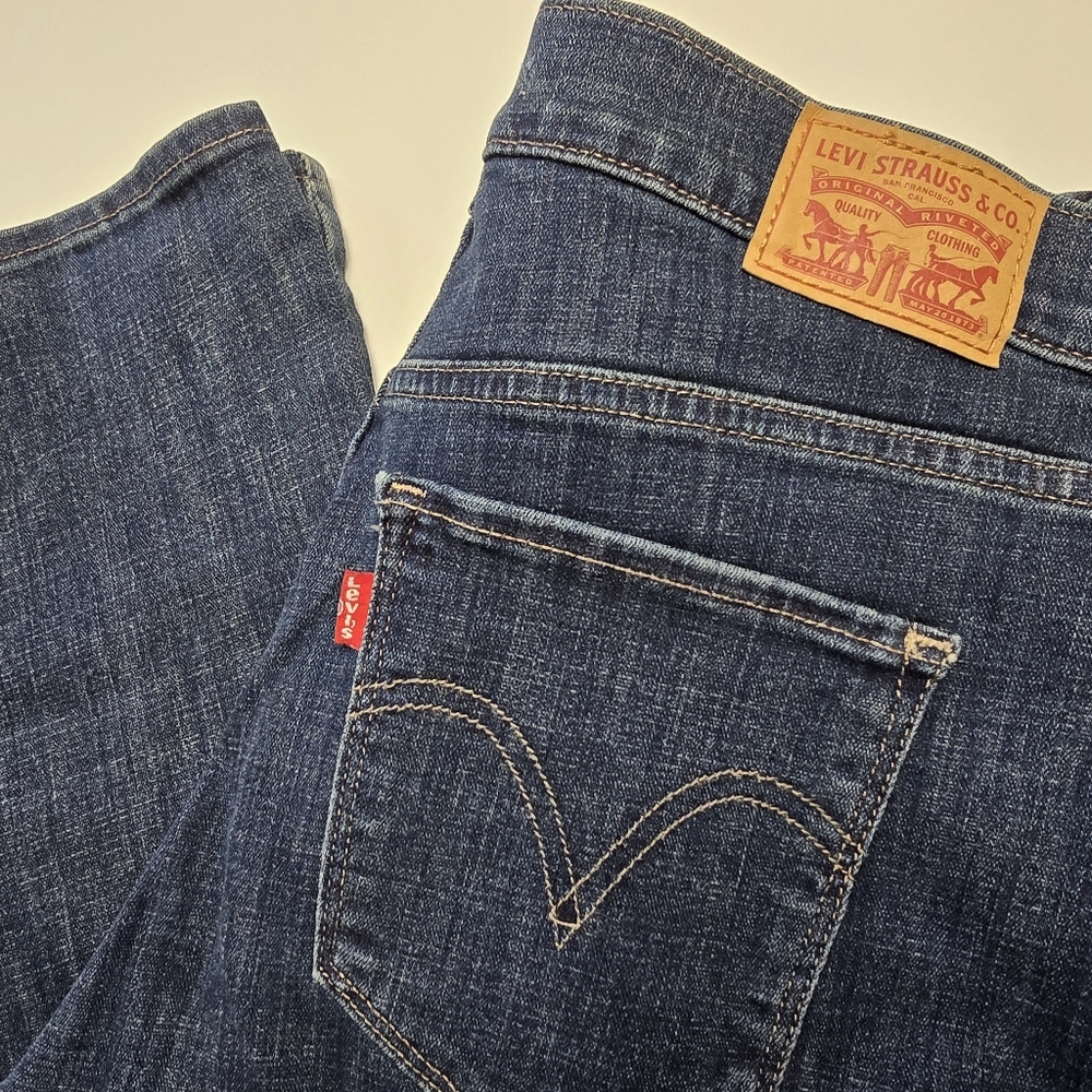 Ladies Classic Straight Levi's Dark Blue Denim Jeans Size 10